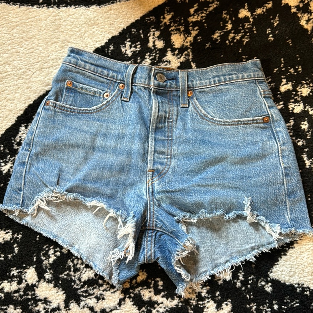 Denim Levi 501 women’s size 26 shorts